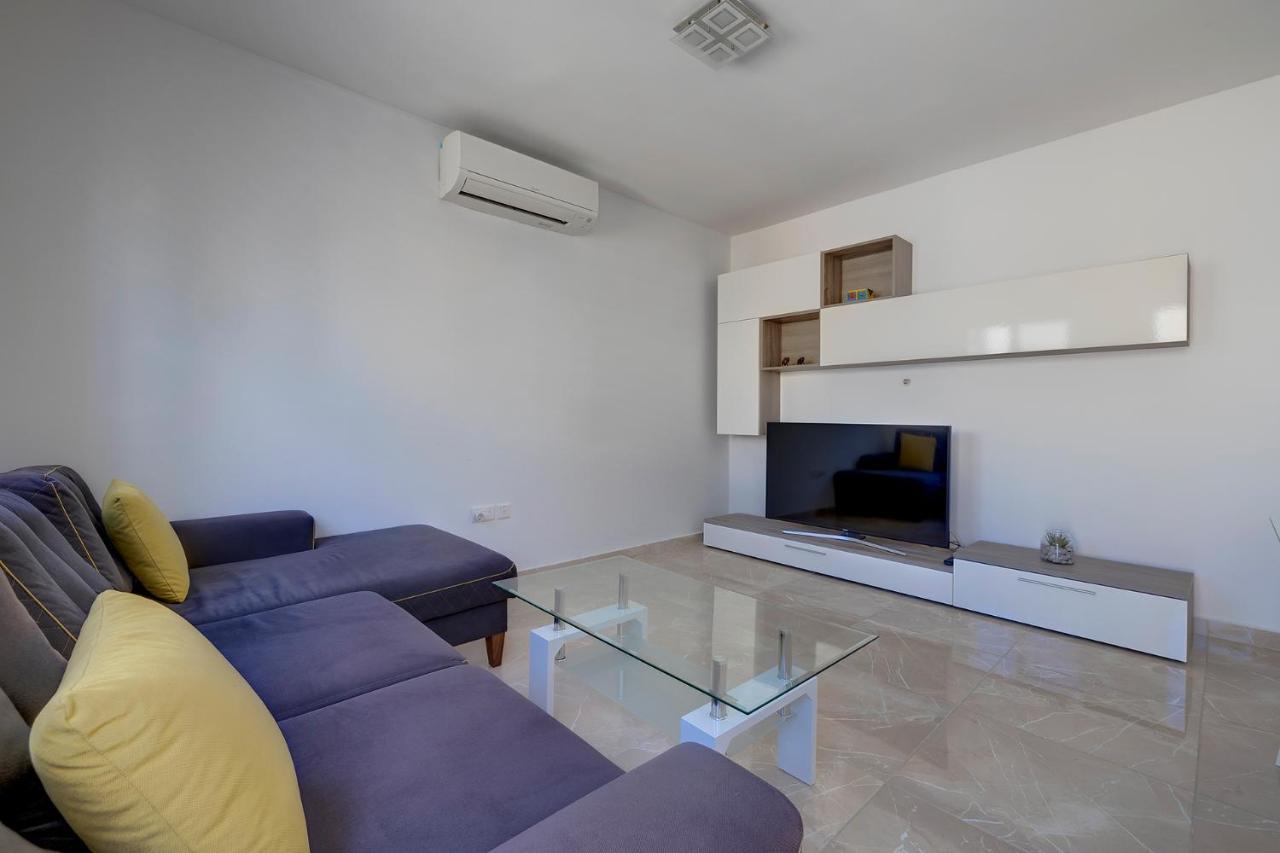 Deluxe Apartment Steps To St George'S Bay Saint Julian's Luaran gambar