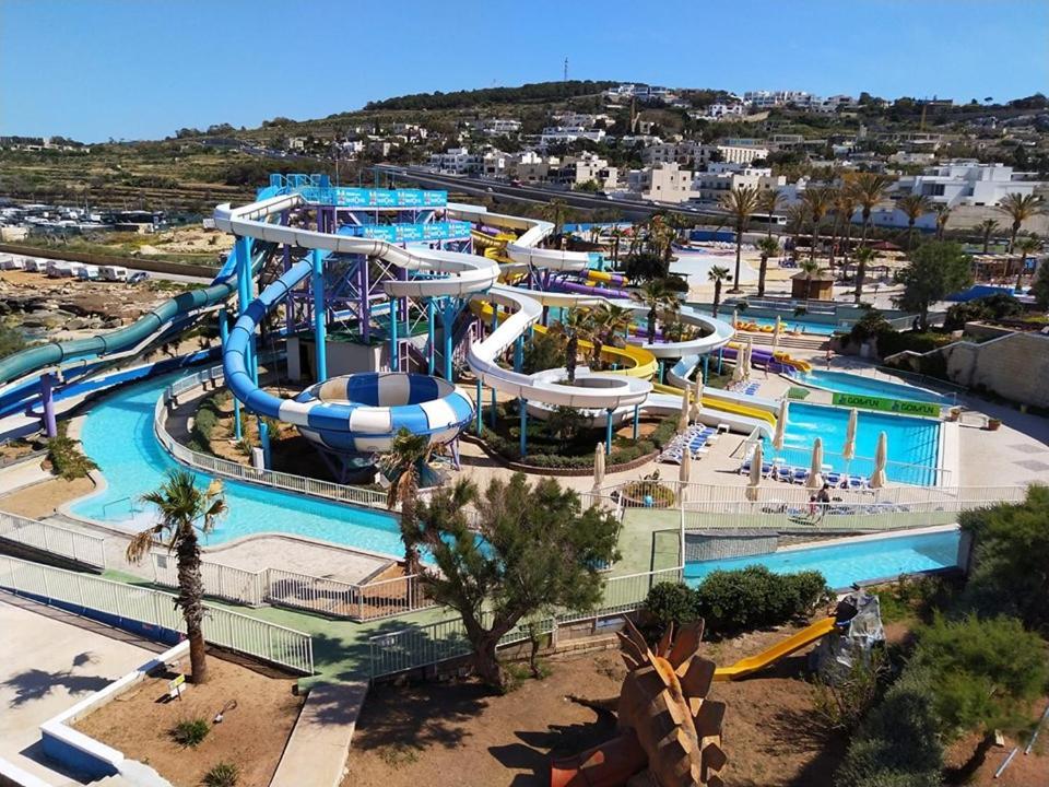 Deluxe Apartment Steps To St George'S Bay Saint Julian's Luaran gambar