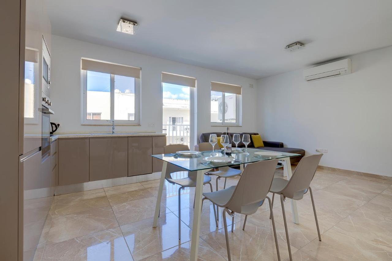Deluxe Apartment Steps To St George'S Bay Saint Julian's Luaran gambar