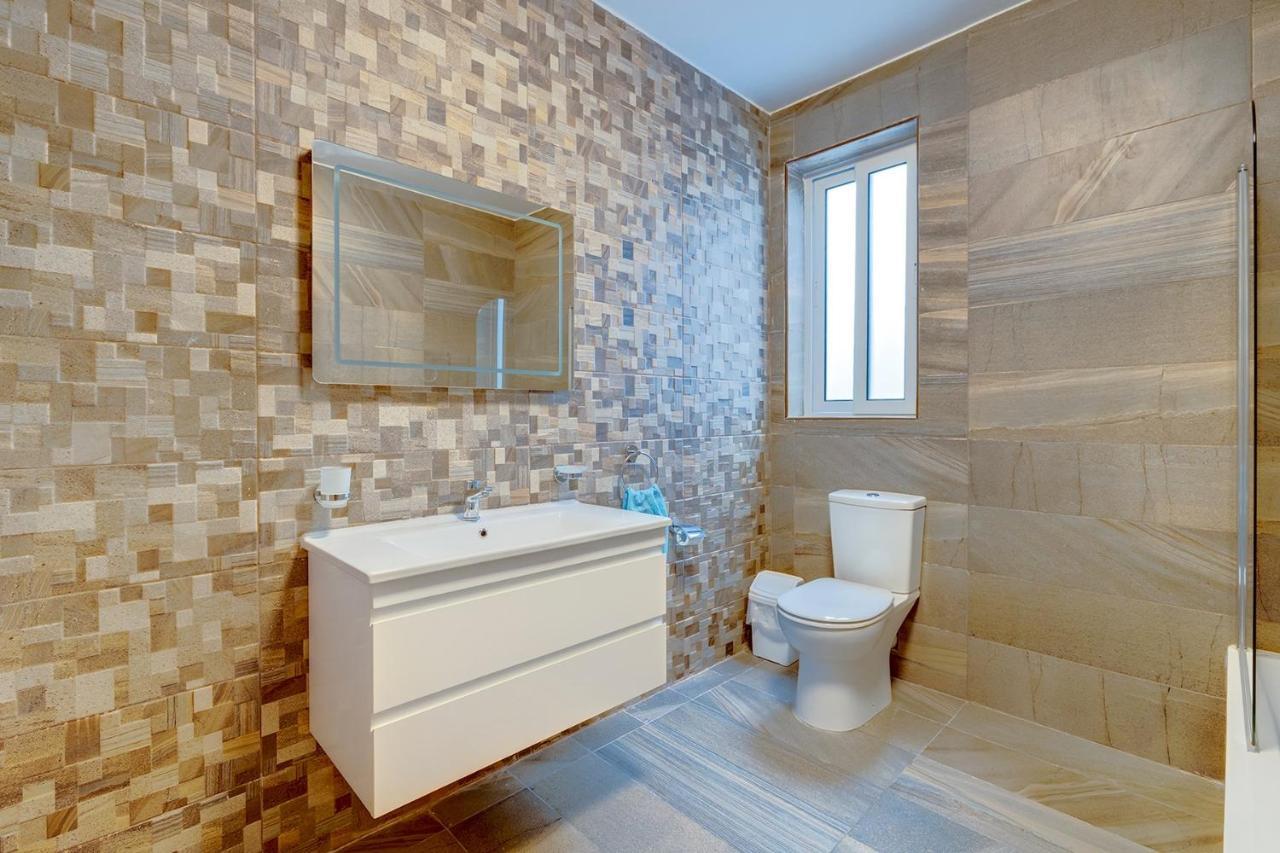 Deluxe Apartment Steps To St George'S Bay Saint Julian's Luaran gambar