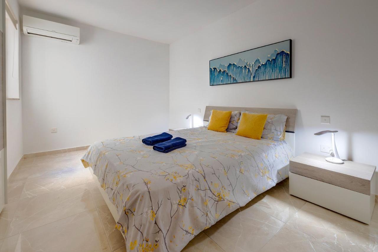 Deluxe Apartment Steps To St George'S Bay Saint Julian's Luaran gambar