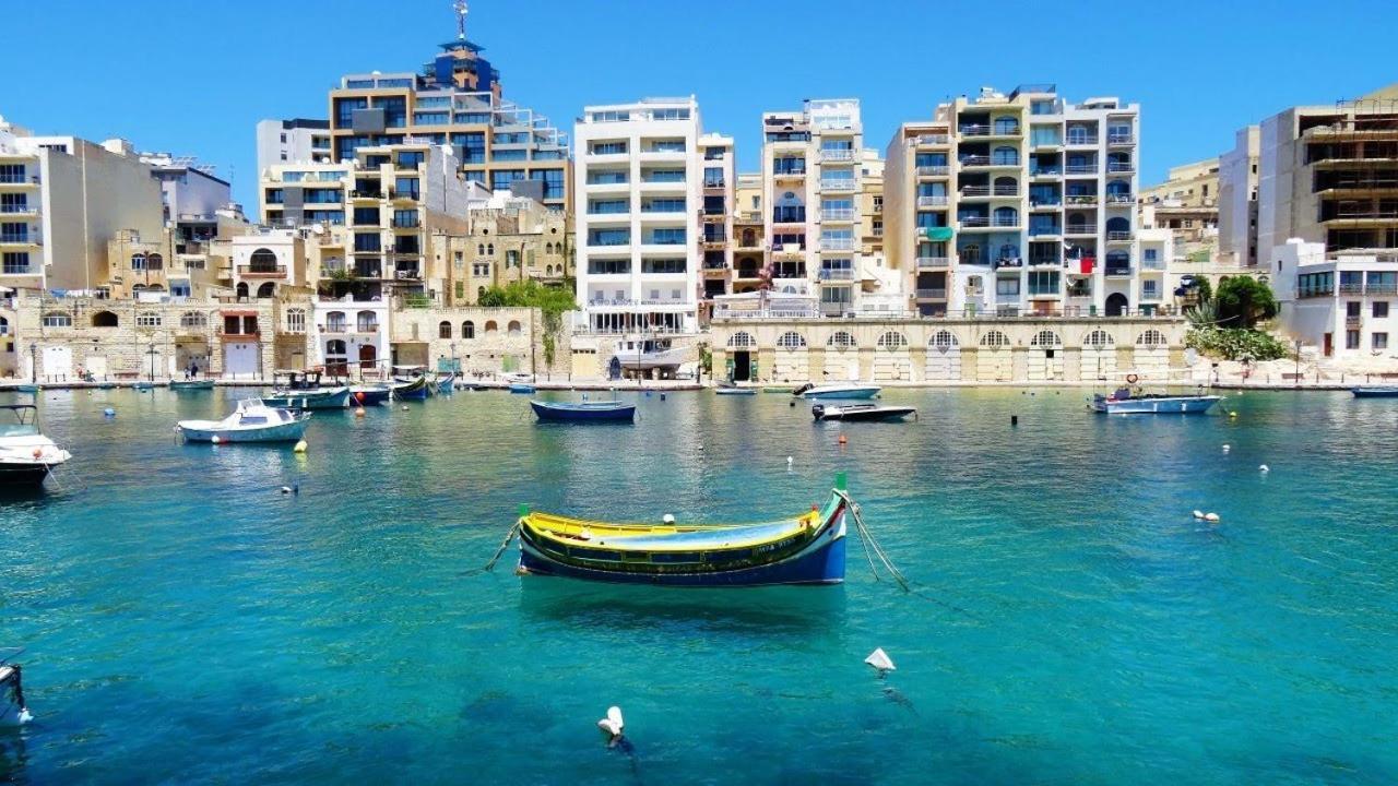 Deluxe Apartment Steps To St George'S Bay Saint Julian's Luaran gambar
