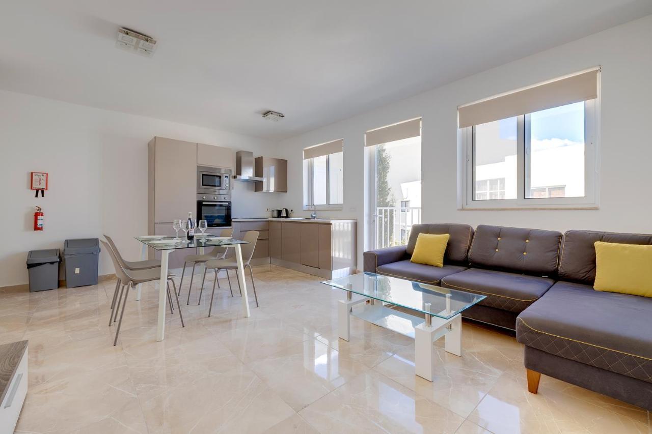 Deluxe Apartment Steps To St George'S Bay Saint Julian's Luaran gambar