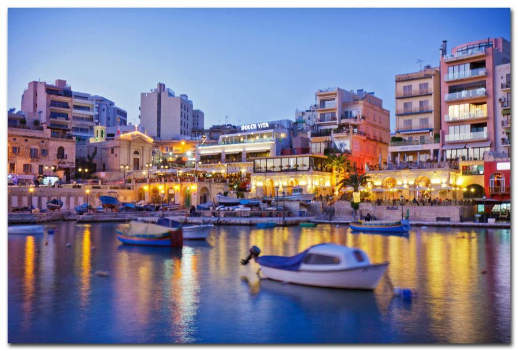 Deluxe Apartment Steps To St George'S Bay Saint Julian's Luaran gambar