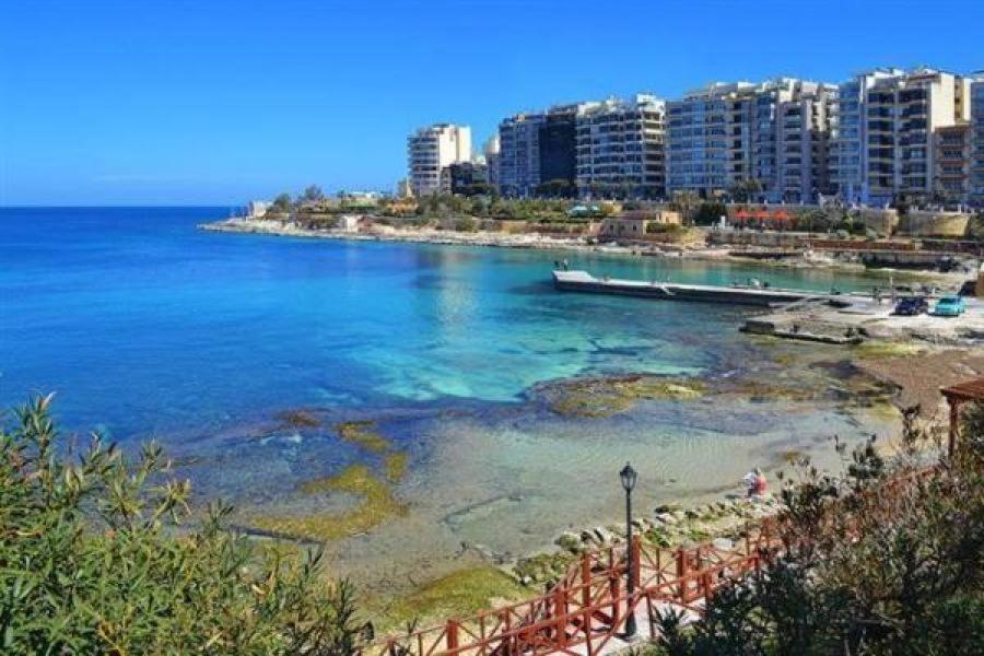 Deluxe Apartment Steps To St George'S Bay Saint Julian's Luaran gambar